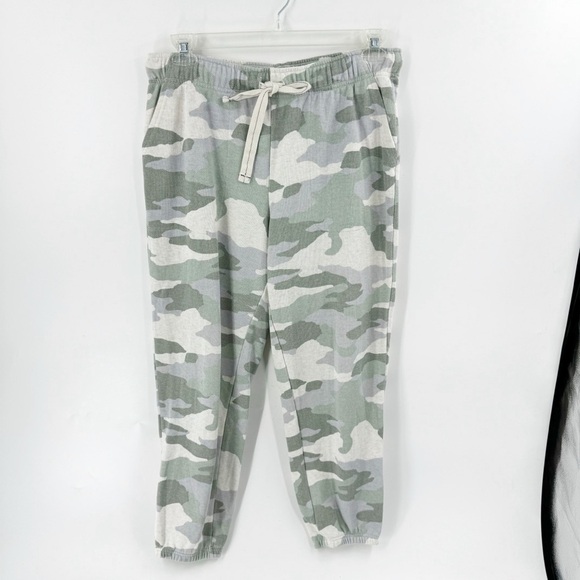 ✅ AERIE FRENCH TERRY CAMOUFLAGE SWEATPANTS SIZE LARGE GREEN/CREAM - Picture 1 of 8